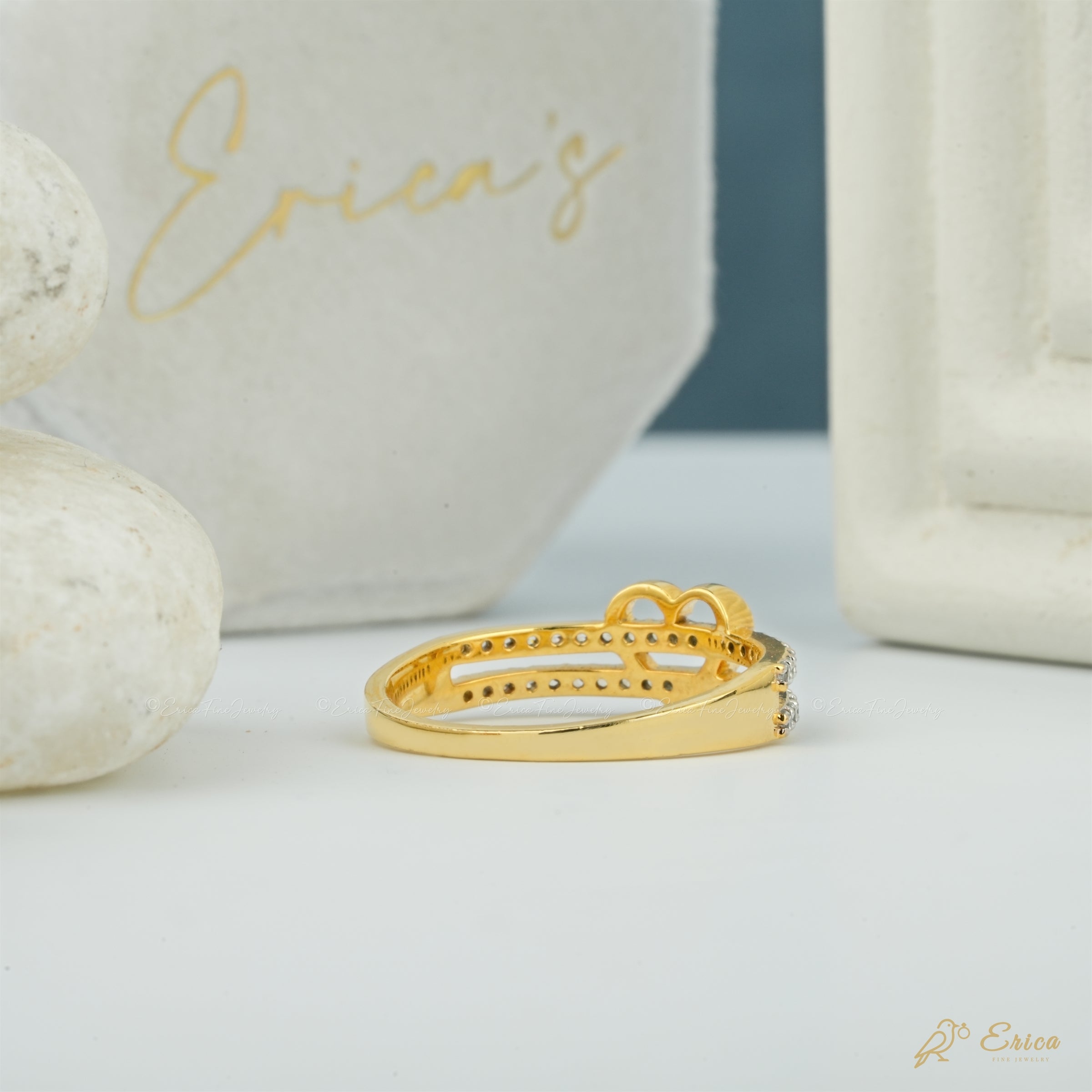 The Chevron - Curved Pavé Band