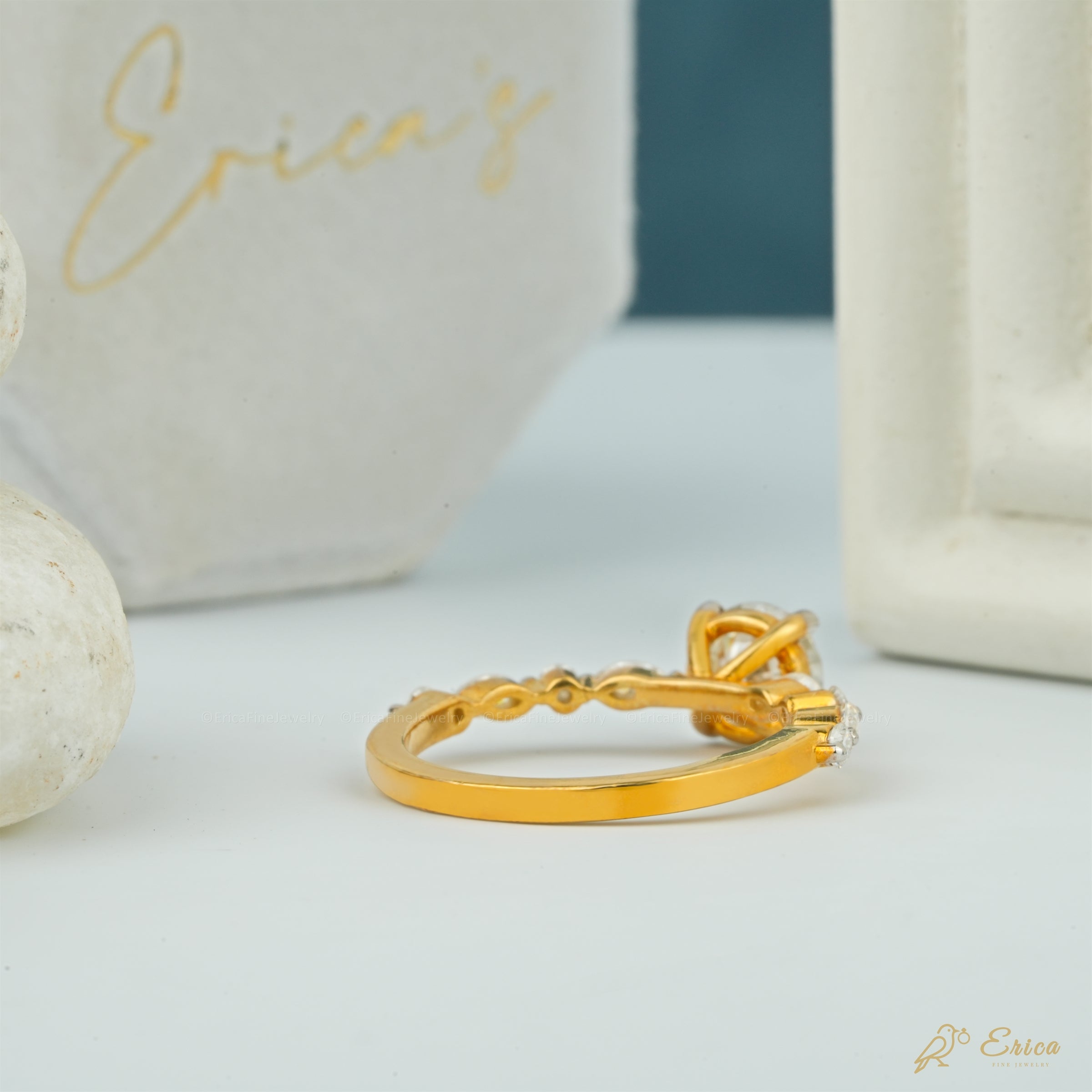 The Glow - Pavé Round Ring