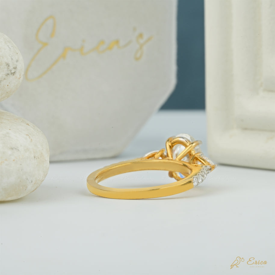 The Charlotte - Oval Pavé Ring
