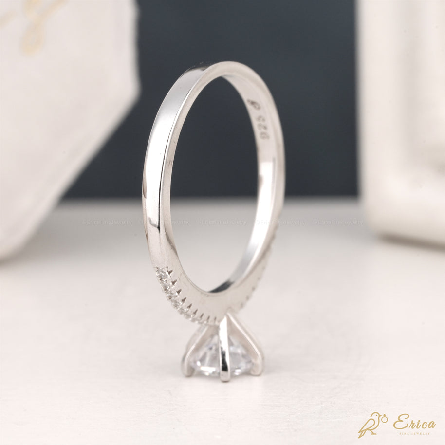 The Aurelia - Six-Prong Pavé Round Brilliant