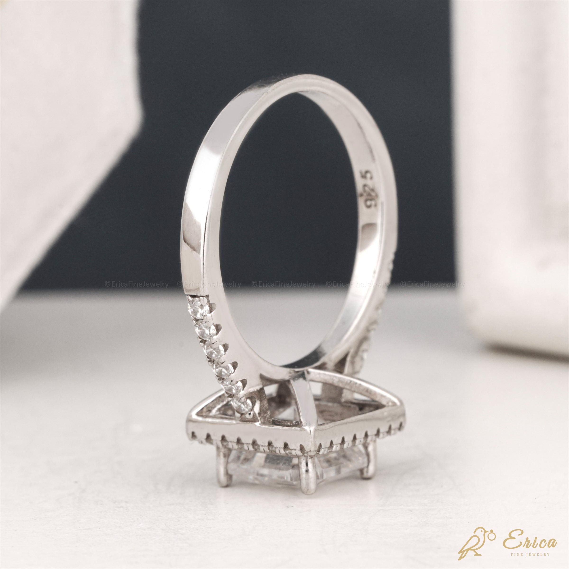The Valencia - Asscher Cut Classic Halo