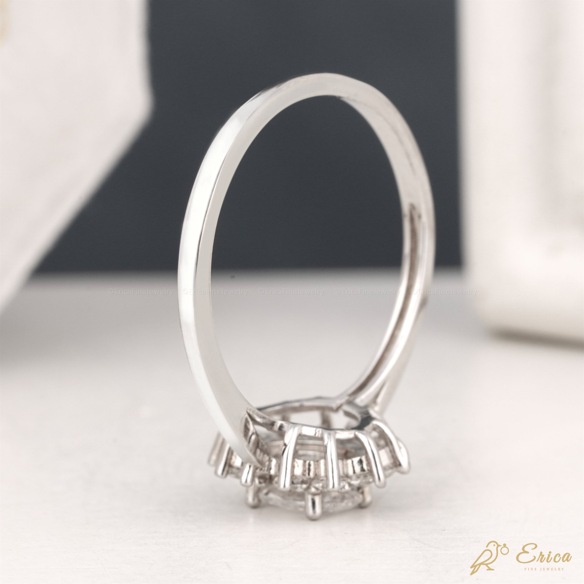 The Seraphina - Oval Vintage Starburst Halo