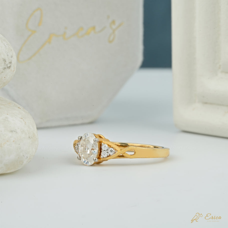 The Versailles - Oval Muse Setting