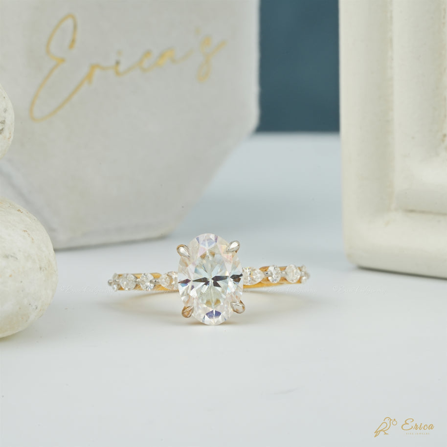 The Capri - Oval Shared Prong Ring