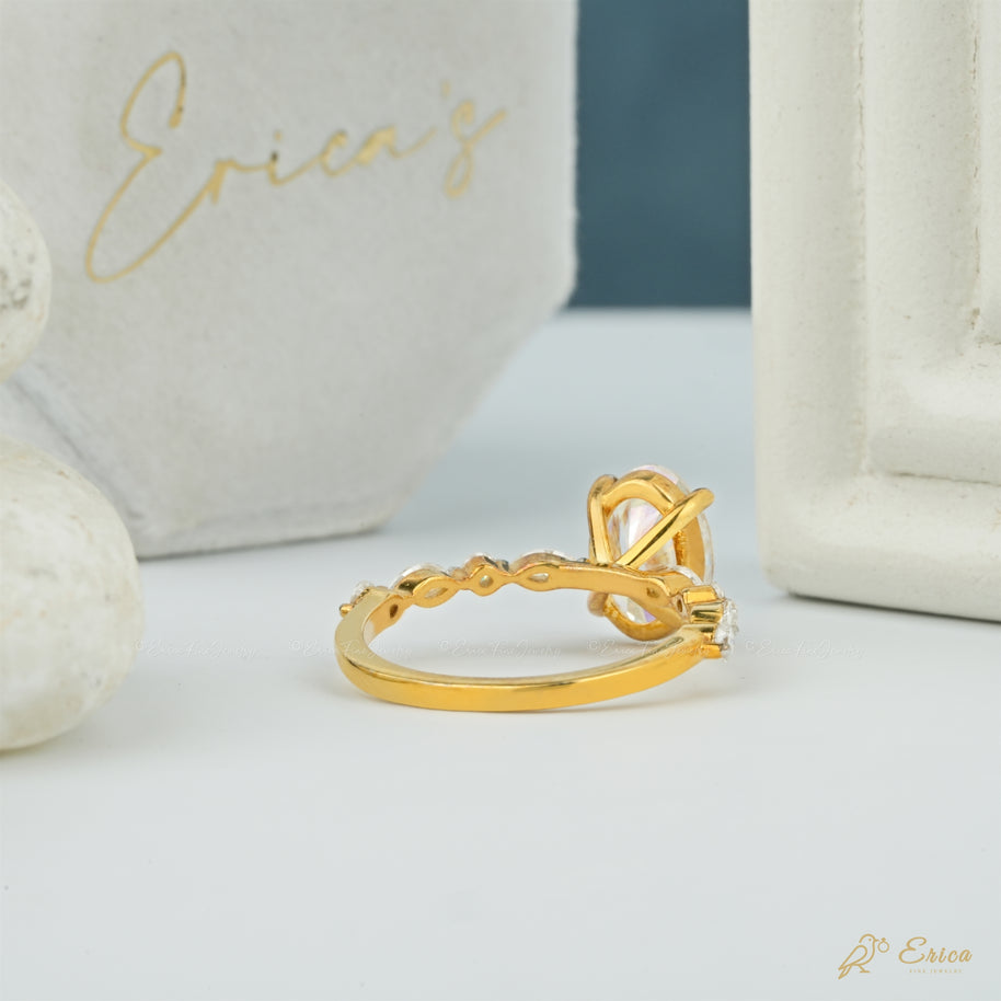 The Capri - Oval Shared Prong Ring