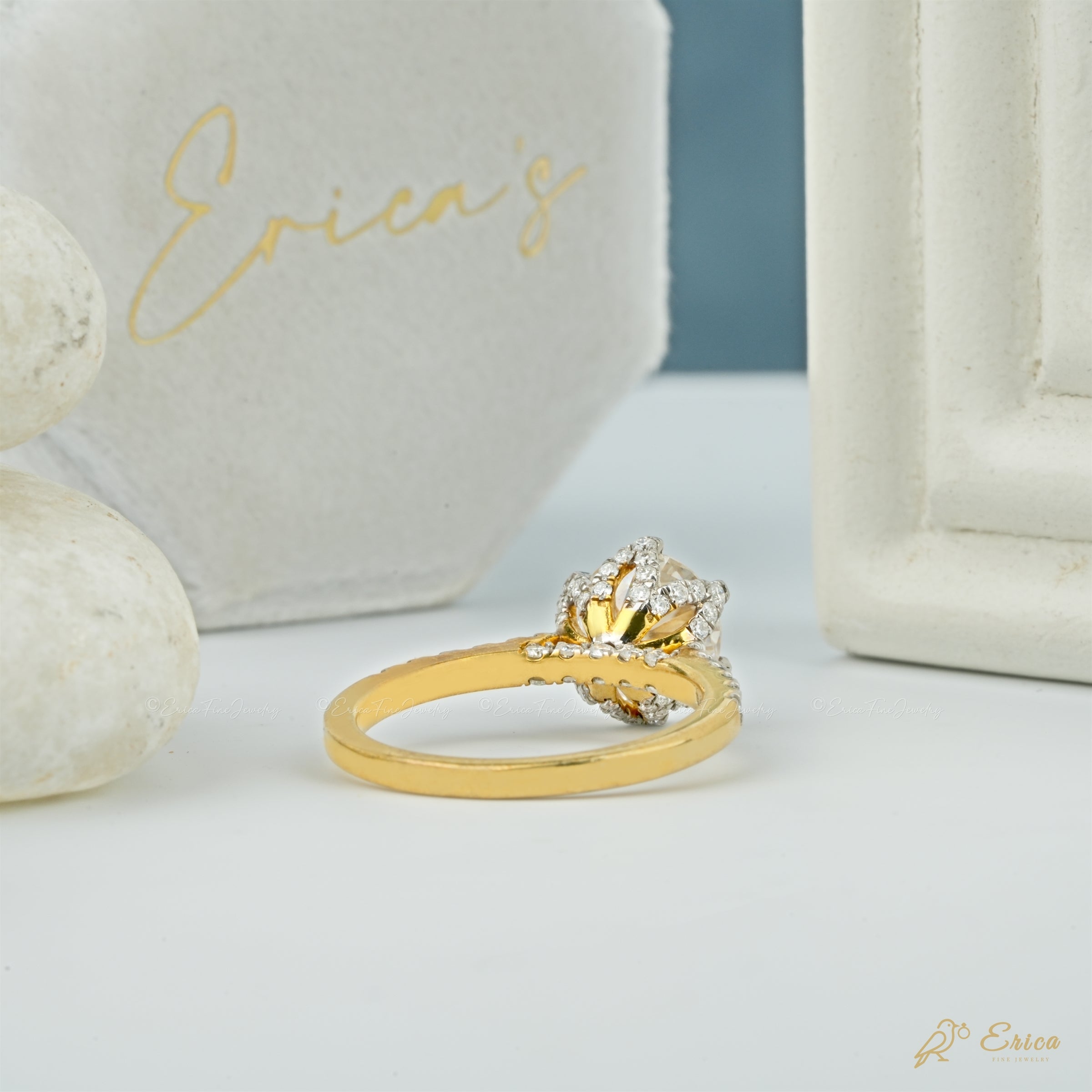 The Moonlight - Round Hidden Halo Pavé