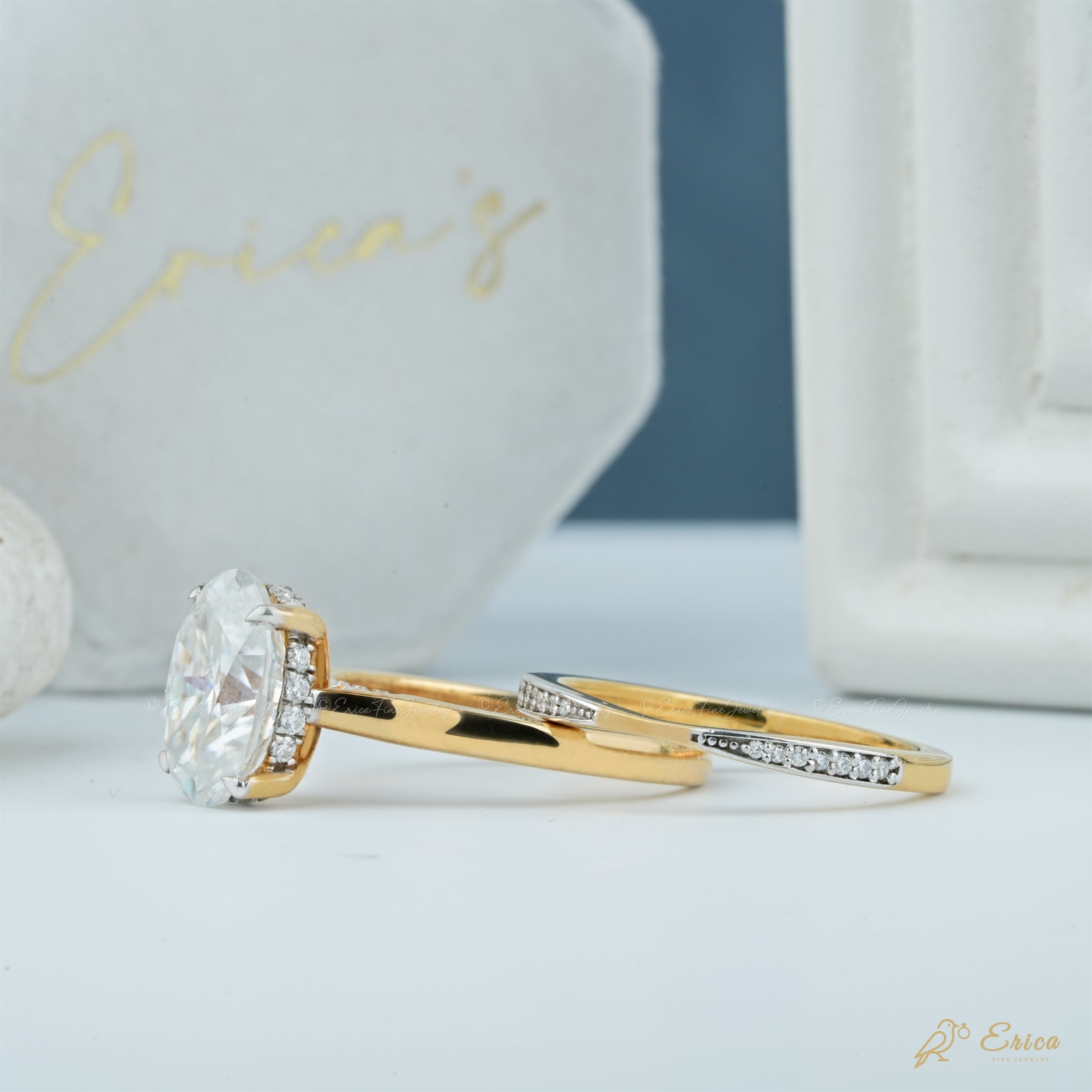 The Timeless - Oval Hidden Halo Bridal Set