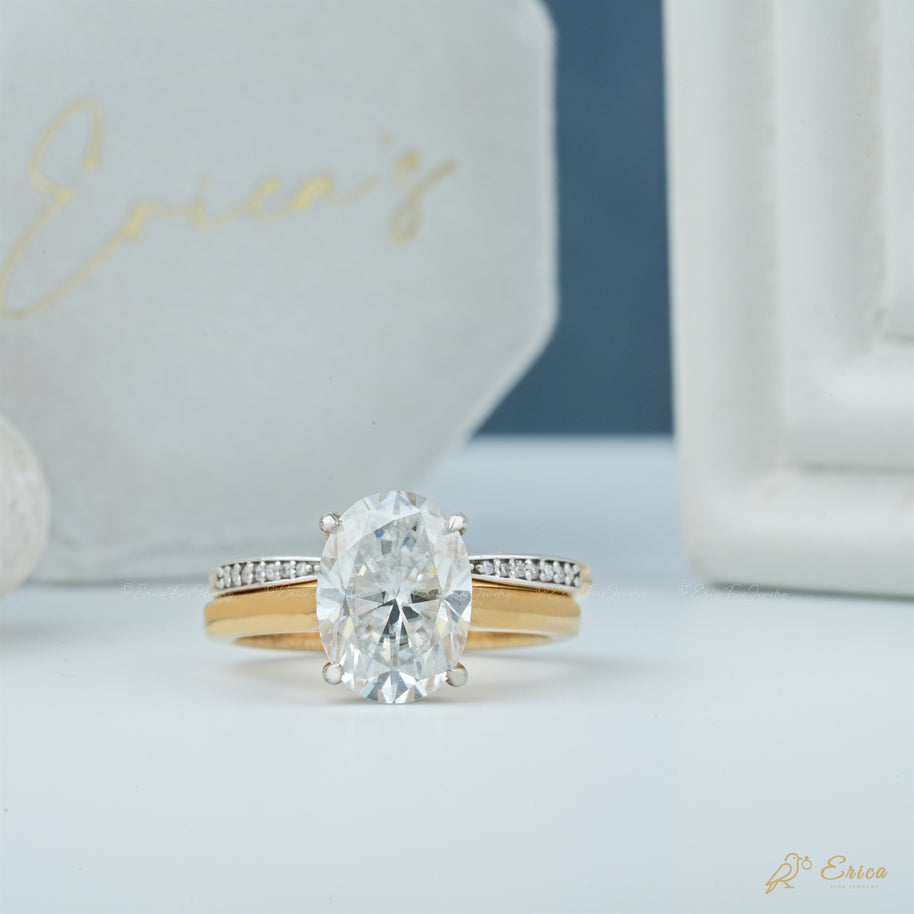 The Timeless - Oval Hidden Halo Bridal Set